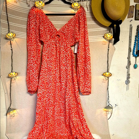 Billabong Dresses & Skirts - NWT Billabong, long sleeve, side slits on waist, Floral Red Dress
